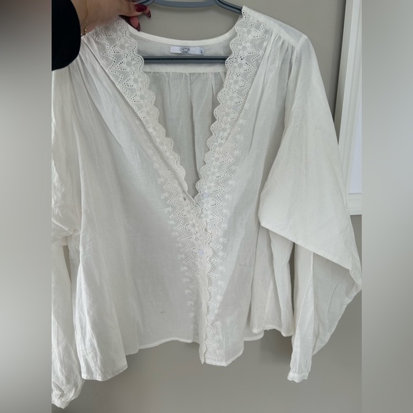 White top - Picture 2 of 3